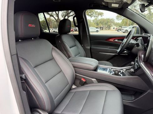 Used 2025 Chevrolet Traverse Z71 image 15