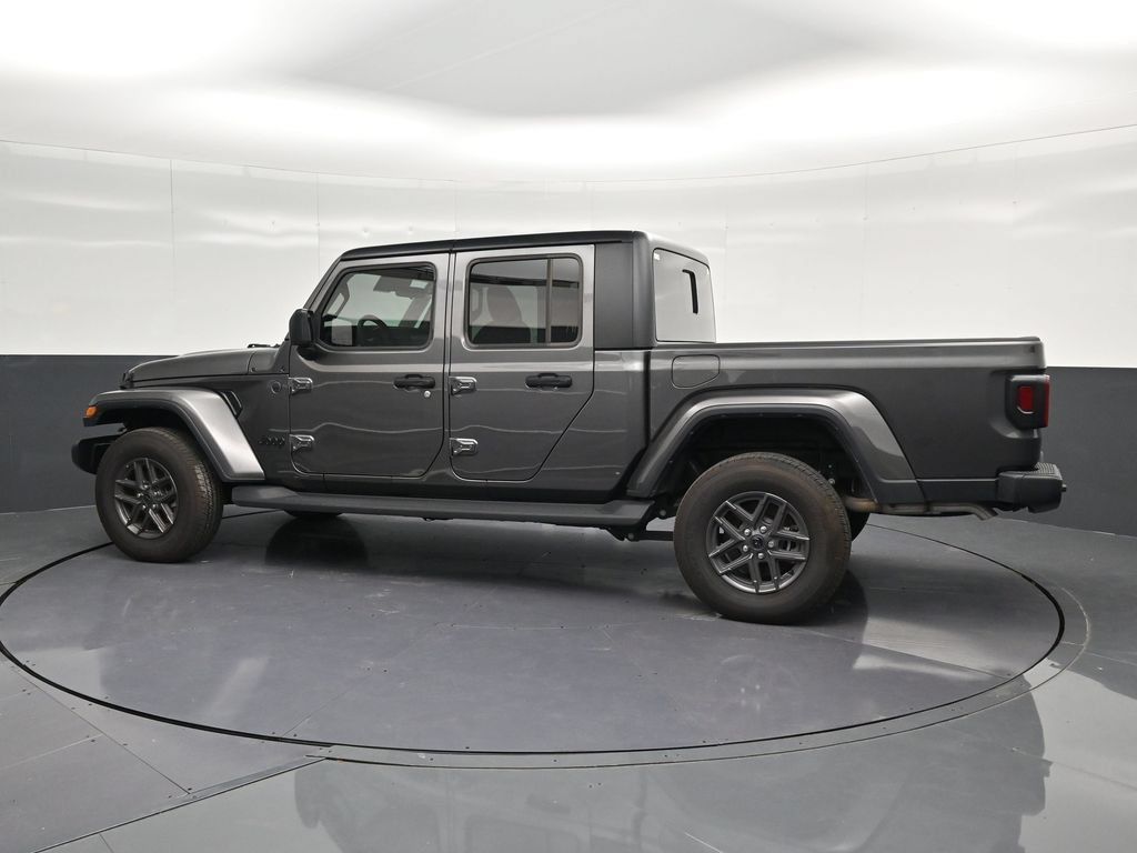 Used 2025 Jeep Gladiator Sport AWD/4WD image 9