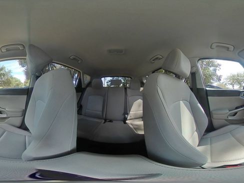 Used 2025 Kia Soul LX w/ LX Technology Package FWD image 39