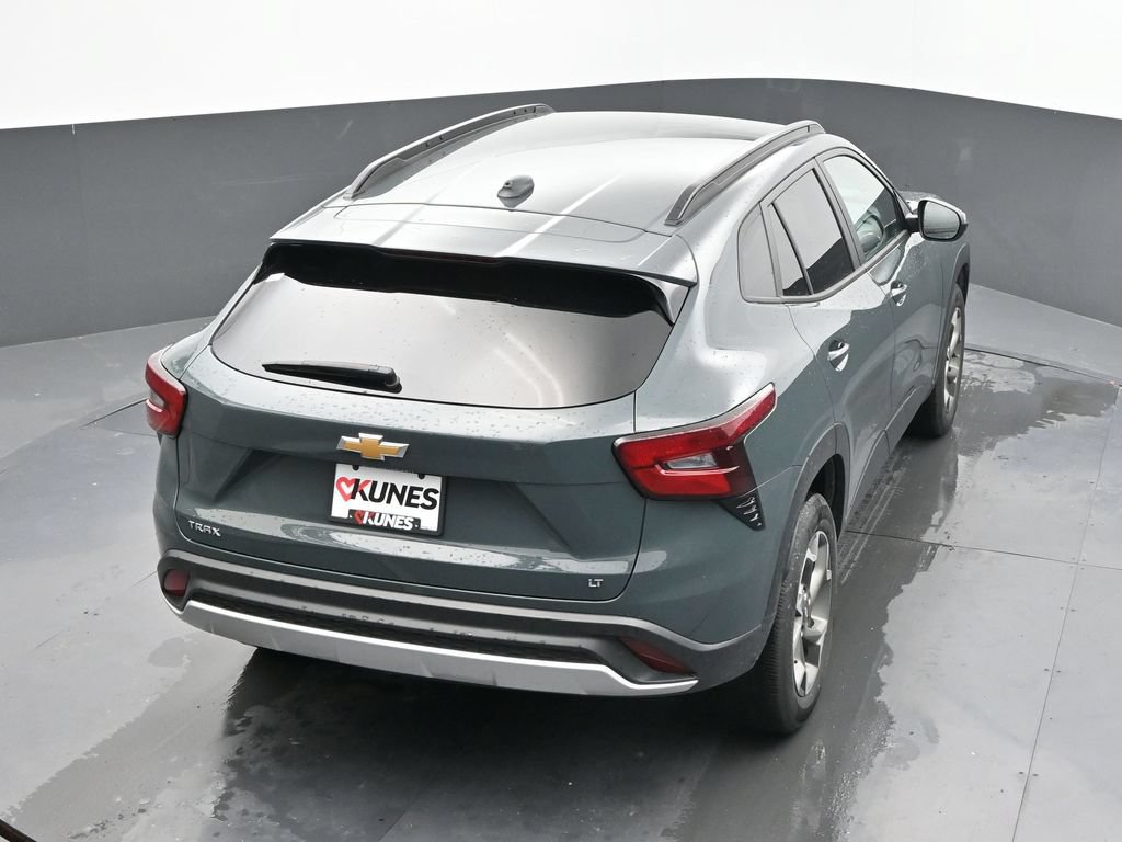 Used 2025 Chevrolet Trax LT FWD image 18