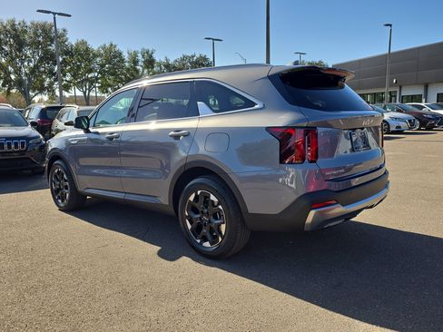 Certified 2025 Kia Sorento S image 6