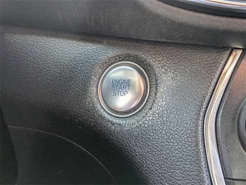 Used 2019 Hyundai Santa Fe SEL image 25