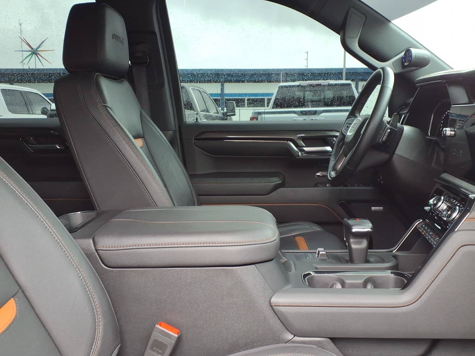 Used 2024 GMC Sierra 1500 AT4 w/ AT4 Premium Package AWD/4WD image 11