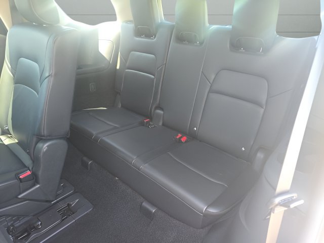 Used 2025 Nissan Pathfinder SL AWD/4WD image 10