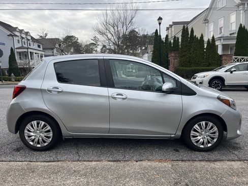 Used 2015 Toyota Yaris L image 6