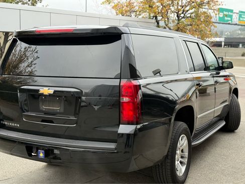 Used 2018 Chevrolet Suburban LT image 4