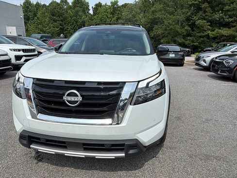 Used 2025 Nissan Pathfinder Platinum w/ Cargo Package FWD image 3