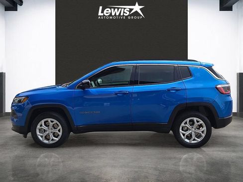 Used 2024 Jeep Compass Latitude AWD/4WD image 2