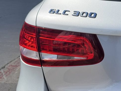 Used 2019 Mercedes-Benz GLC 300 4MATIC image 7