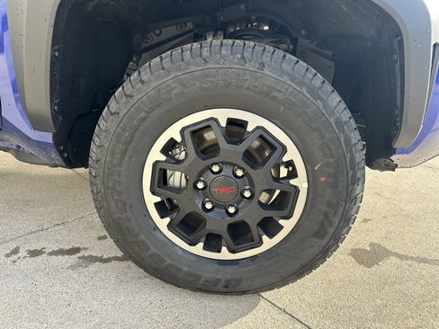 Used 2025 Toyota Tacoma TRD Off-Road w/ TRD Off Road Upgrade Package image 31