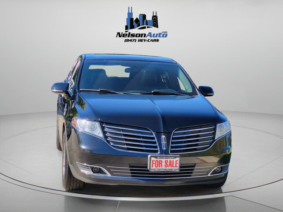 Used 2018 Lincoln MKT AWD image 2