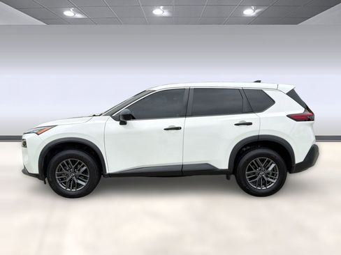 Used 2022 Nissan Rogue S FWD image 2