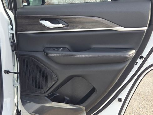 New 2025 Jeep Grand Cherokee Limited image 13