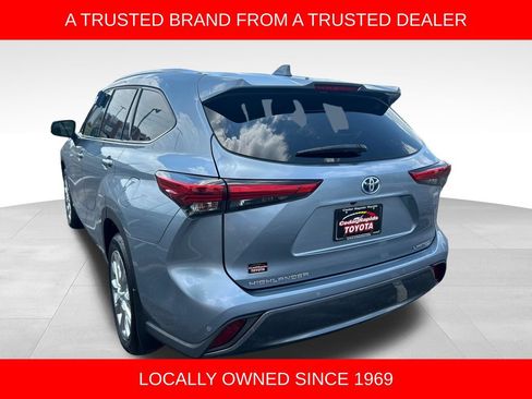 Used 2021 Toyota Highlander Limited AWD/4WD image 3