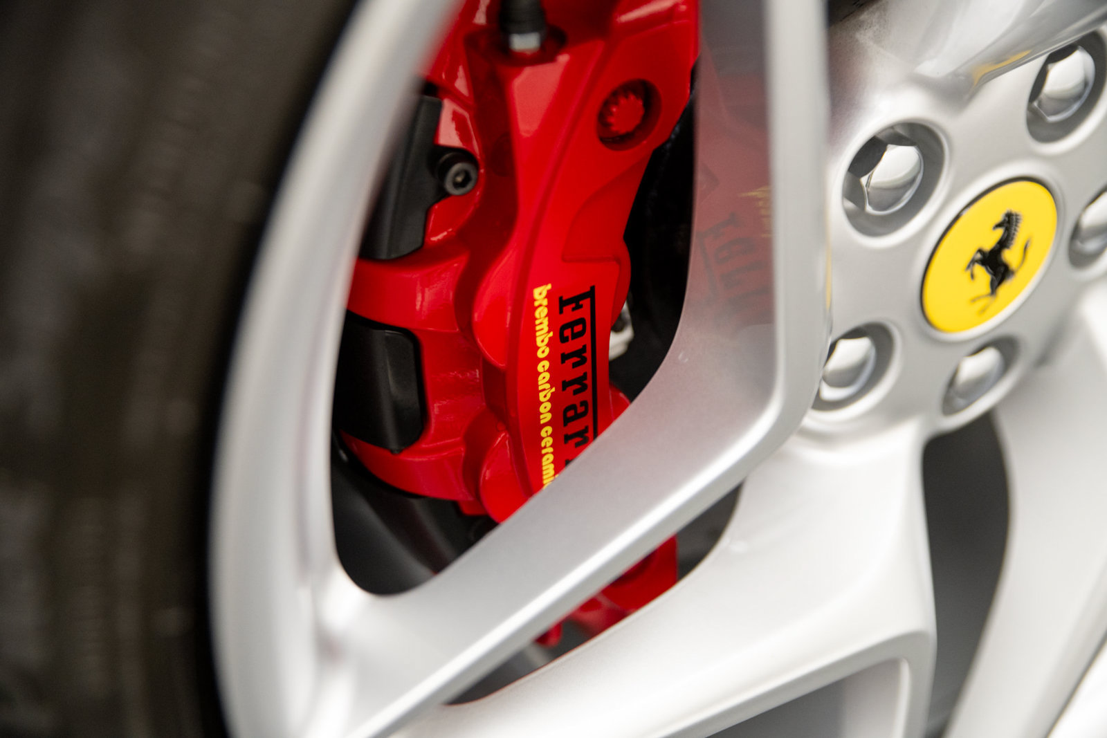 Used 2022 Ferrari F8 Tributo RWD image 40
