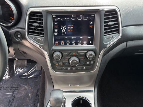 Used 2018 Jeep Grand Cherokee Laredo RWD image 20