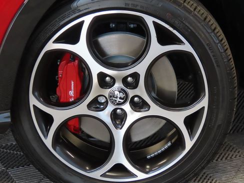 Used 2024 Alfa Romeo Tonale Veloce AWD/4WD image 7