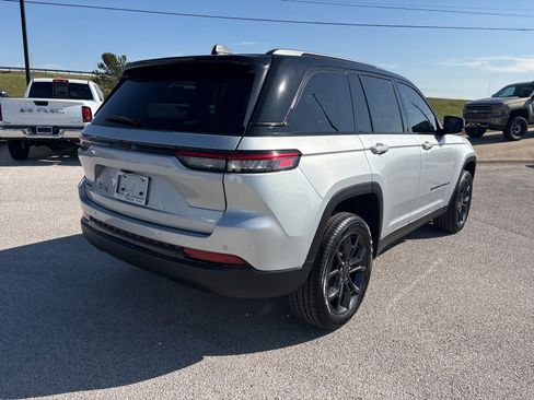 New 2025 Jeep Grand Cherokee Limited w/ Trailer Tow Package image 5