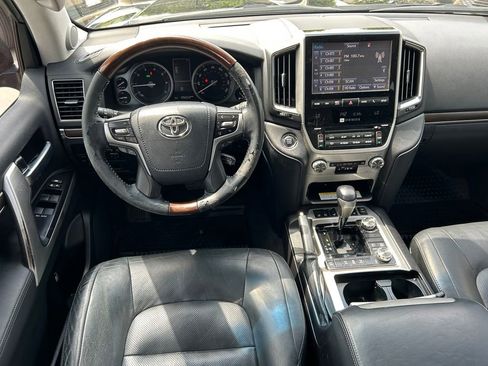 Used 2016 Toyota Land Cruiser image 18
