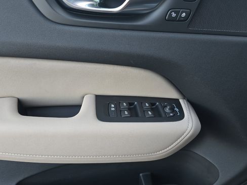 New 2026 Volvo XC60 B5 Plus w/ Protection Package Premier image 10