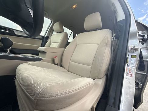 Used 2017 Subaru Outback 2.5i Premium image 3