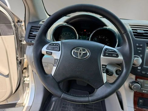 Used 2012 Toyota Highlander Limited w/ Tow Pkg FWD image 28