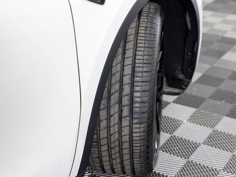 Used 2021 Tesla Model Y Long Range image 42