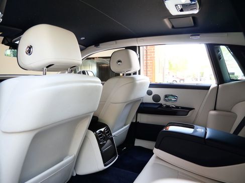 Certified 2023 Rolls-Royce Phantom Sedan RWD image 30