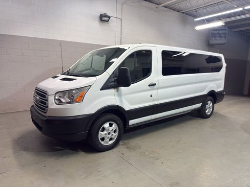 Used 2018 Ford Transit 350 XLT RWD image 3