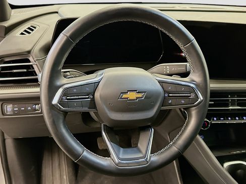 Used 2025 Chevrolet Traverse LT image 18