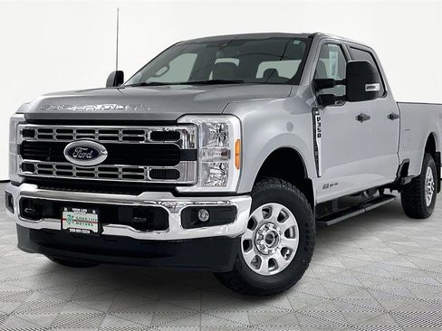 Used 2023 Ford F350 XLT image 3
