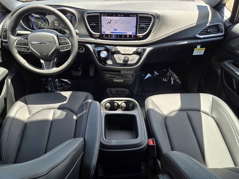 New 2025 Chrysler Pacifica Select w/ Uconnect Theater Family Group image 9