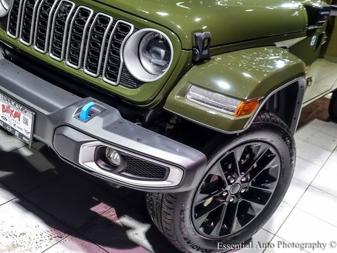 Used 2024 Jeep Wrangler Unlimited Sahara w/ Technology Group image 8