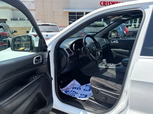 Used 2020 Jeep Grand Cherokee Laredo AWD/4WD image 14