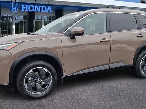 Used 2024 Nissan Rogue SV w/ SV Premium Package image 4