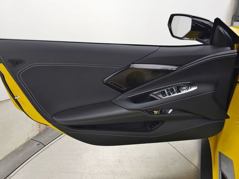 Used 2025 Chevrolet Corvette Stingray Preferred Conv w/ Stealth Interior Trim Package RWD image 15