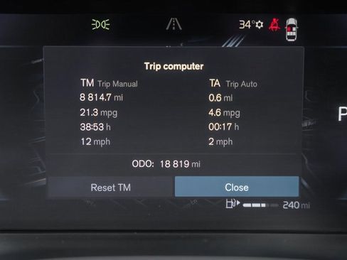 Certified 2023 Volvo XC40 B5 Plus w/ Protection Package Premier image 43