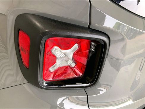 Used 2020 Jeep Renegade Altitude FWD image 28