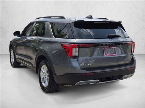 Used 2025 Ford Explorer Active w/ Active Comfort Package RWD image 7
