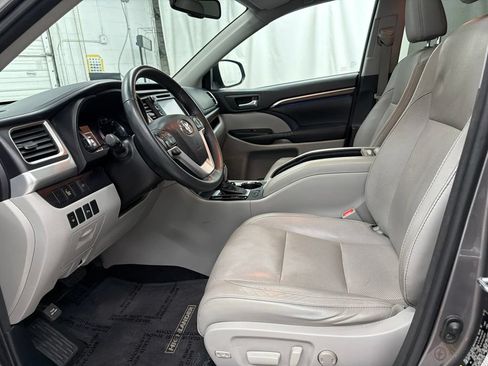 Used 2015 Toyota Highlander Limited FWD image 14