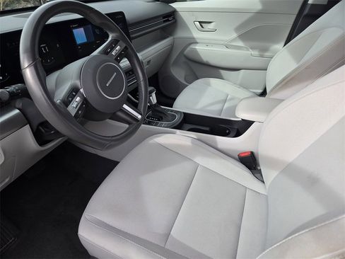 Used 2025 Hyundai Kona SEL image 8