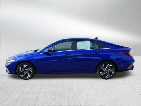 Certified 2026 Hyundai Elantra Limited FWD image 4