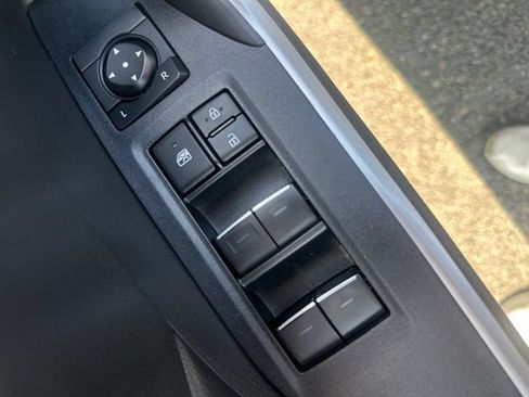 Used 2022 Toyota RAV4 XLE AWD/4WD image 27