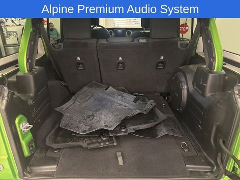 Used 2018 Jeep Wrangler Unlimited Sahara image 14