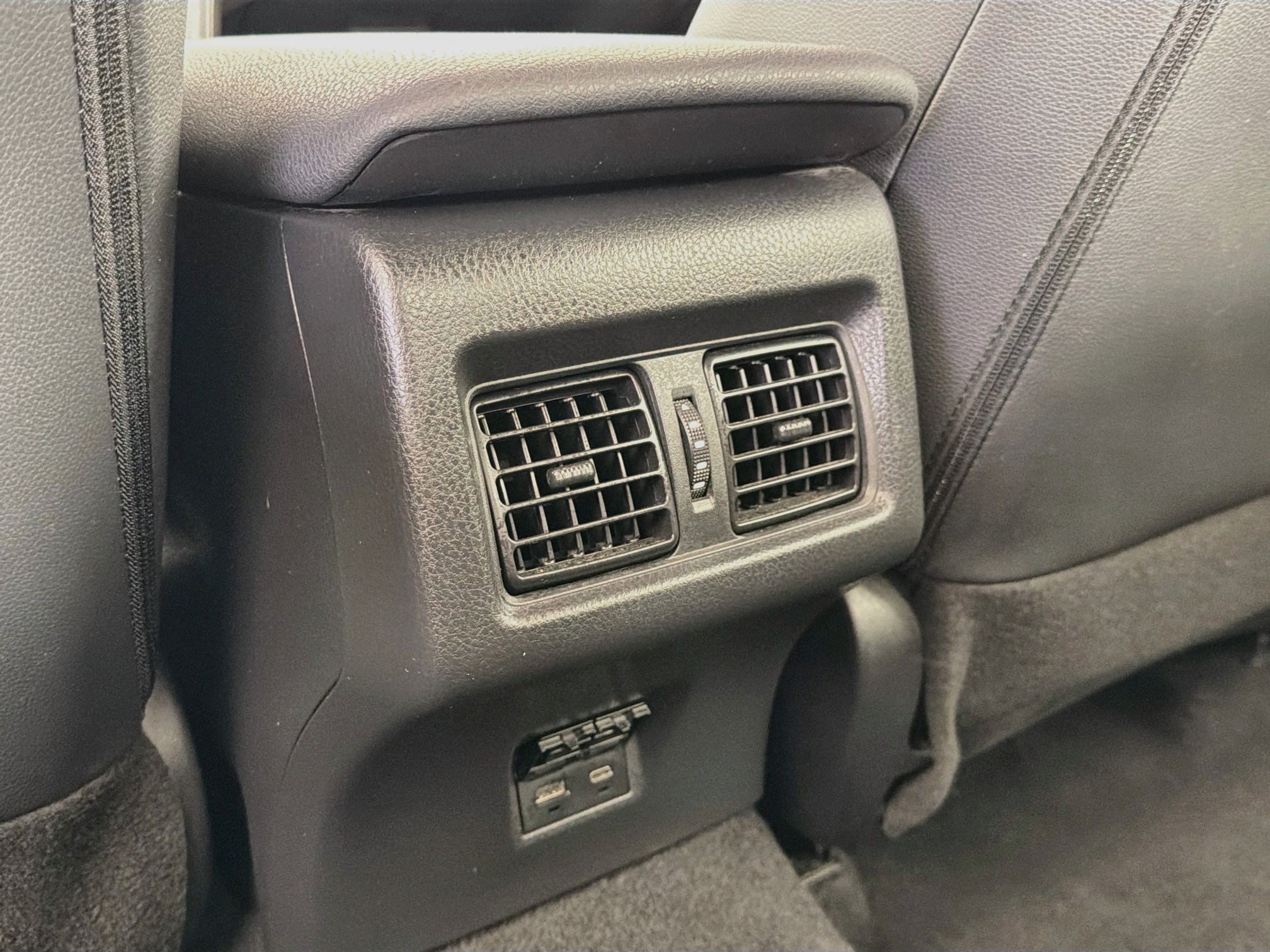 Used 2025 Toyota Camry SE FWD image 27