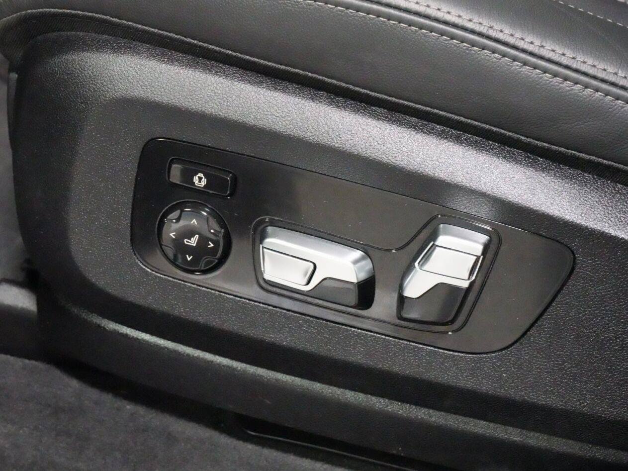 Used 2020 BMW X7 xDrive40i w/ Premium Package AWD/4WD image 31