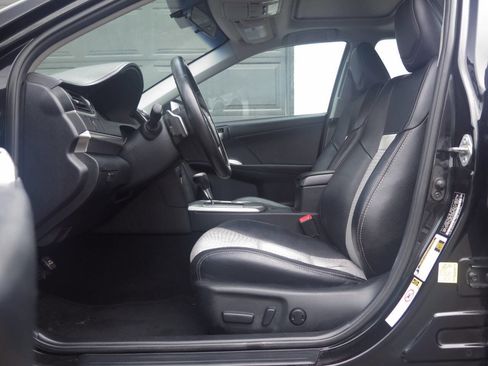 Used 2012 Toyota Camry SE image 10