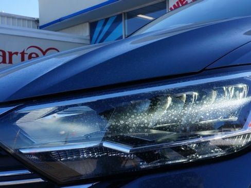 Certified 2023 Volkswagen Jetta SE w/ Panoramic Sunroof Package image 64