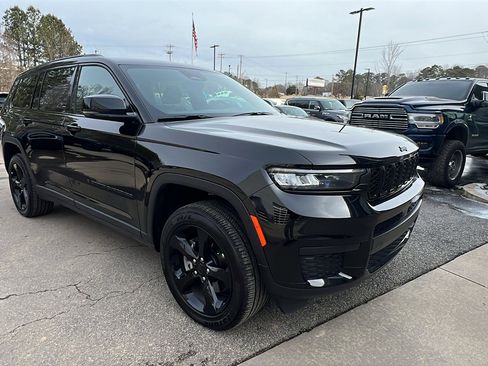 Used 2025 Jeep Grand Cherokee L Altitude image 5