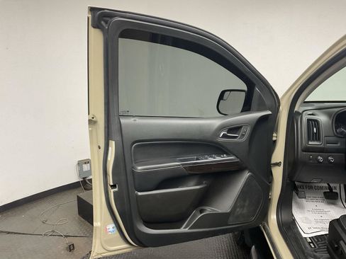 Used 2022 GMC Canyon Elevation w/ Elevation Premium Package AWD/4WD image 9